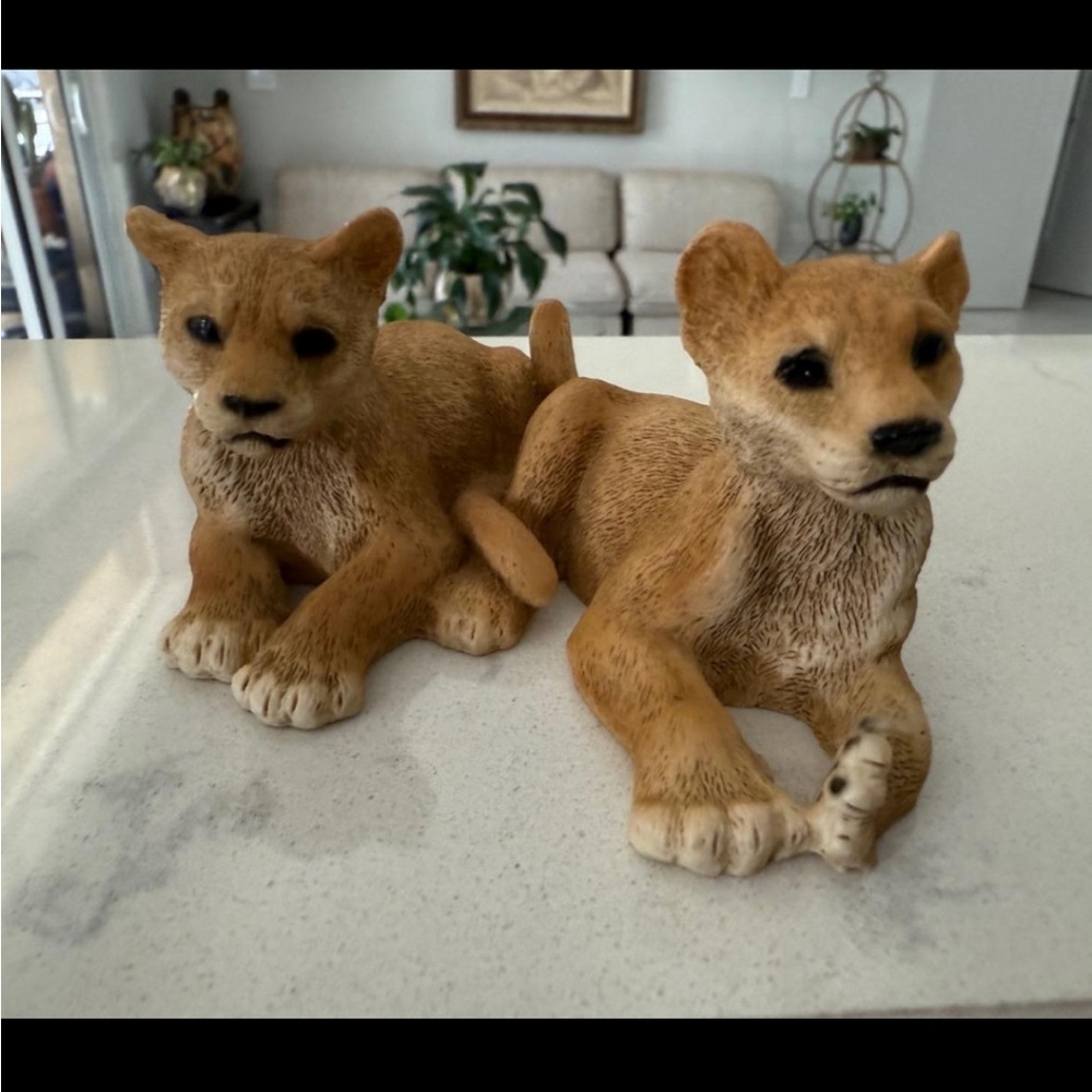 1988 SIGNED CASTAGNA ITALY LIONESS CUBS FIGURINE ORIG STICKER